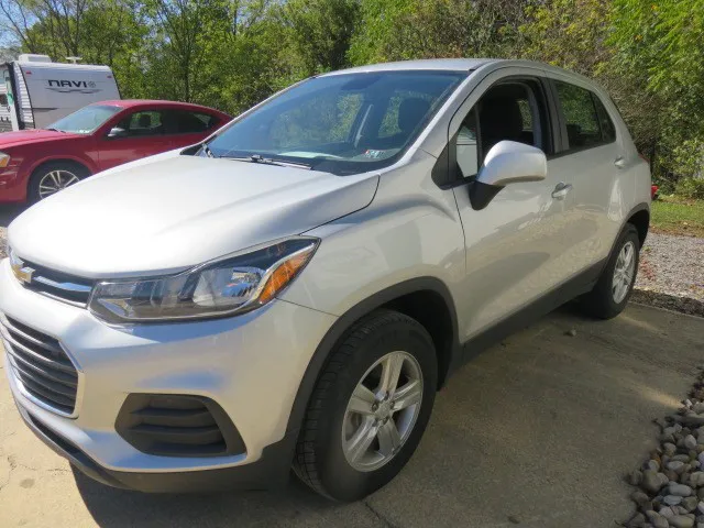 2019 Chevrolet Trax LS photo 2