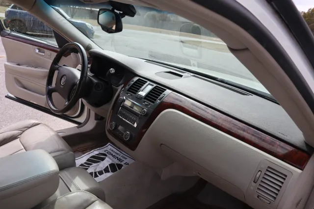 2007 Cadillac DTS - Photo 31