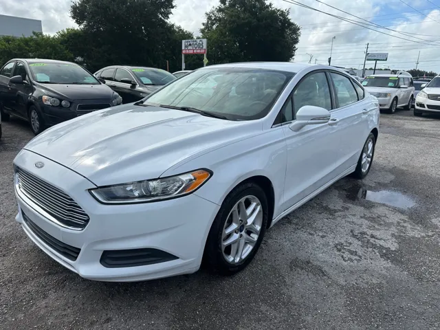 2016 Ford Fusion SE FWD photo