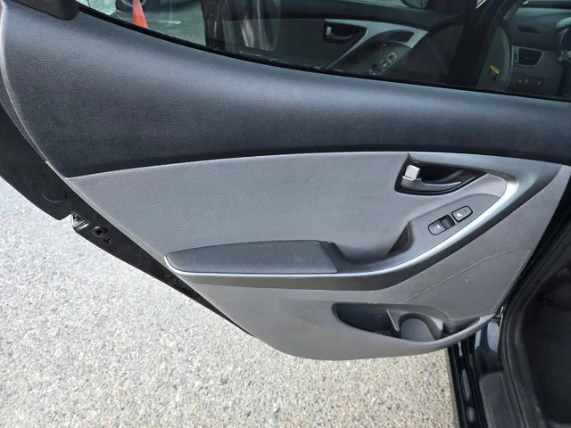 2012 Hyundai Elantra Limited - Photo 22