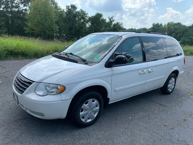2006 Chrysler Town & Country LX photo 4