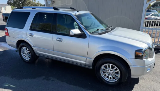 2012 Ford Expedition Limited's photo