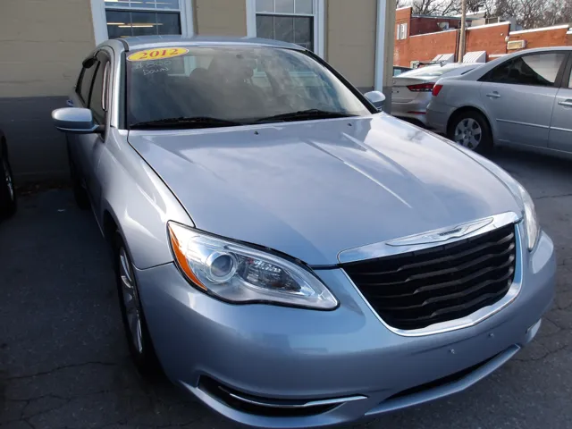 2012 Chrysler 200 Touring's photo