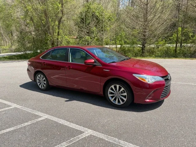 2016 Toyota Camry XLE Hybrid - Photo 15