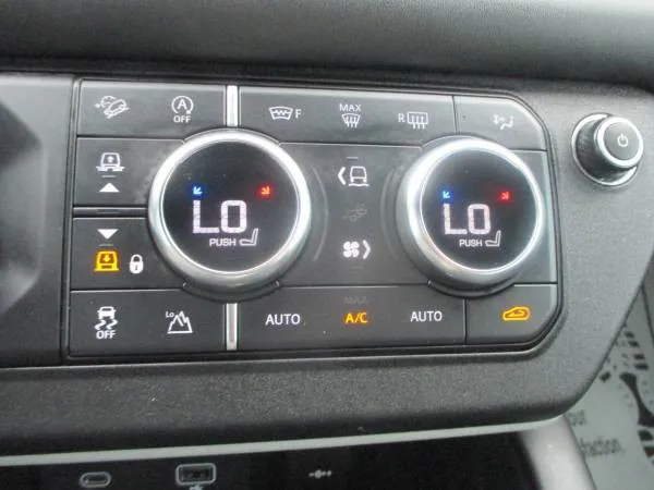 2023 Land Rover Defender SE - Photo 19