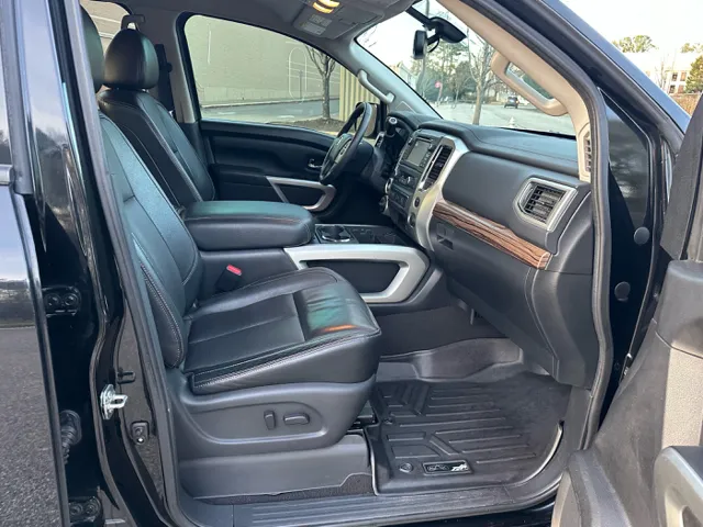 2017 Nissan Titan SL - Photo 17