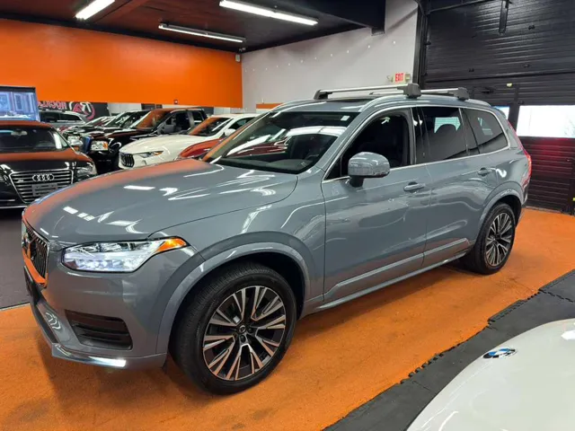 2020 Volvo XC90 Momentum photo 3