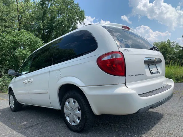 2006 Chrysler Town & Country LX photo 14