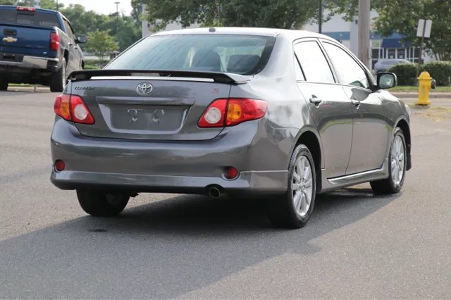 2010 Toyota Corolla LE - Photo 7