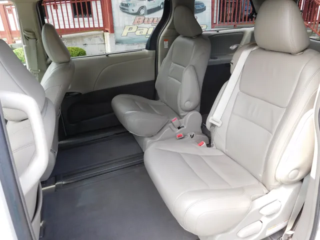 2015 Toyota Sienna XLE - Photo 9