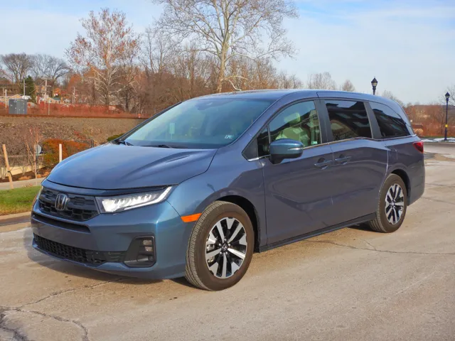 2025 Honda Odyssey EX-L's photo