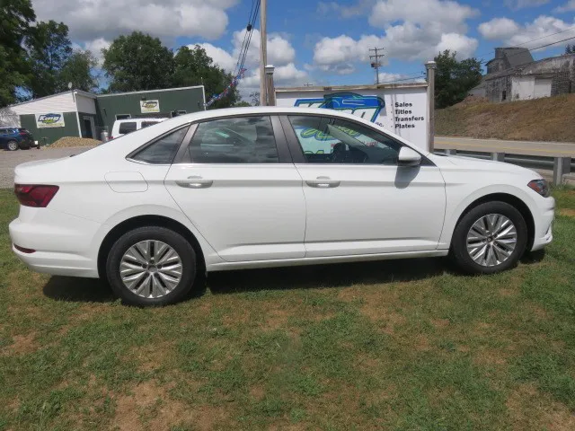 2020 Volkswagen Jetta SE R-Line photo 5