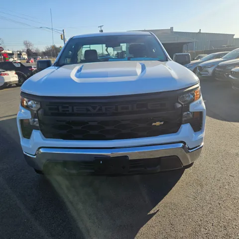 2023 Chevrolet Silverado 1500 photo 2