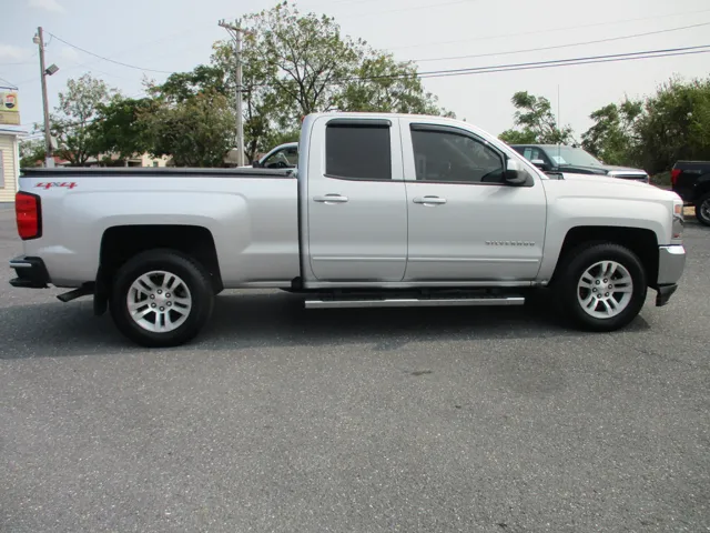 2017 Chevrolet Silverado 1500 LT photo 2