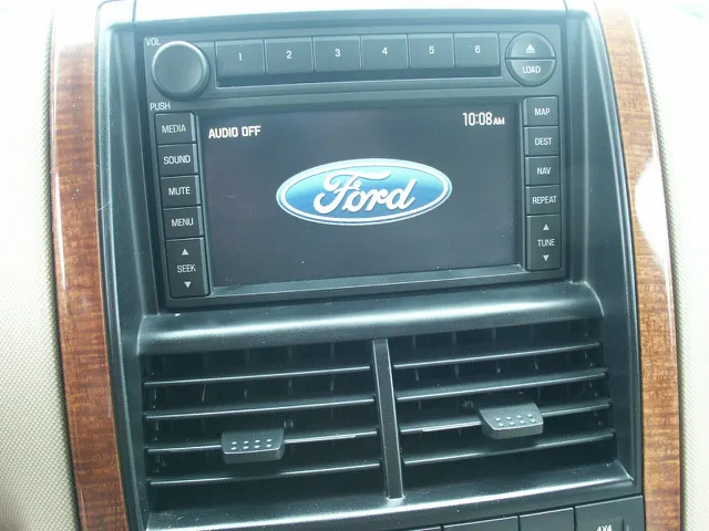 2007 Ford Explorer Eddie Bauer photo 10