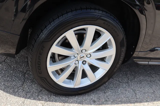 2016 Volvo XC90 T6 Momentum AWD photo 3
