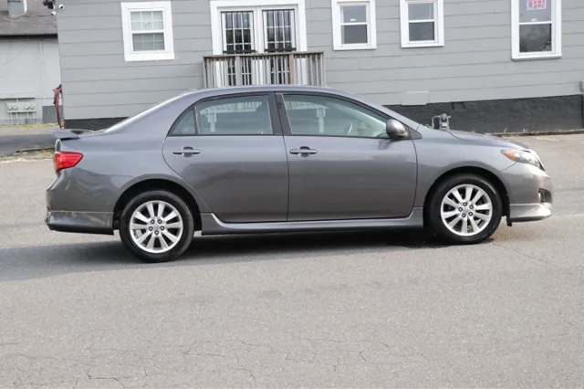2010 Toyota Corolla LE - Photo 8