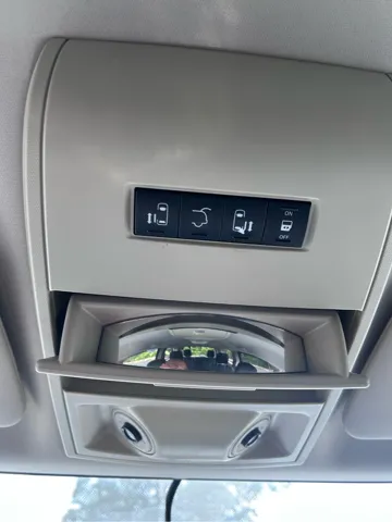 2015 Chrysler Town & Country Touring - Photo 22