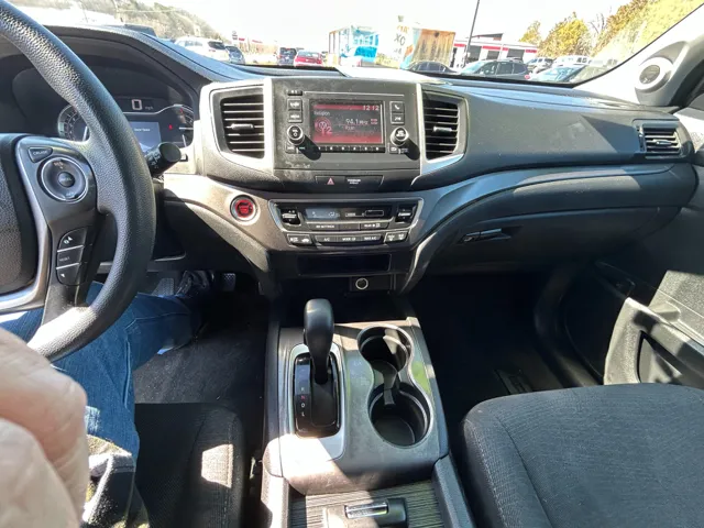 2017 Honda Pilot LX - Photo 12