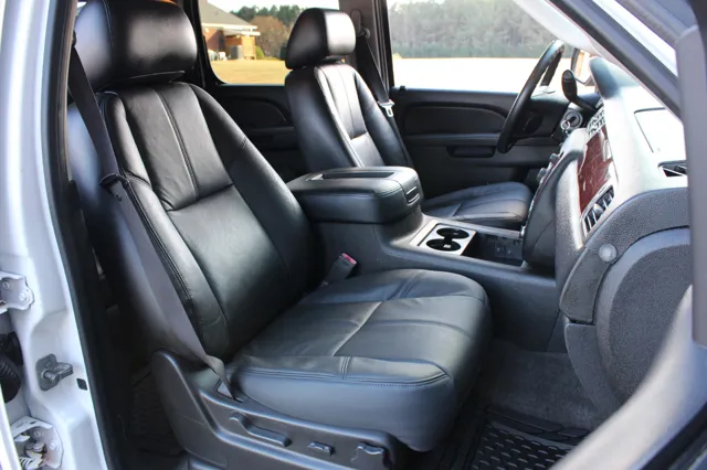 2011 Chevrolet Suburban LT - Photo 21