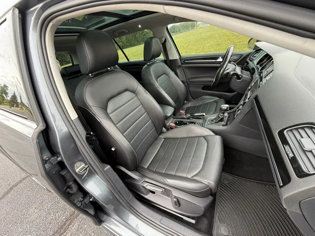 2017 Volkswagen Golf SportWagen 49