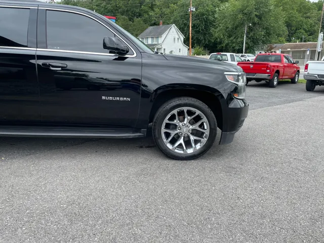 2019 Chevrolet Suburban LT photo 10