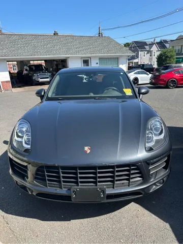 2018 Porsche Macan -'s photo