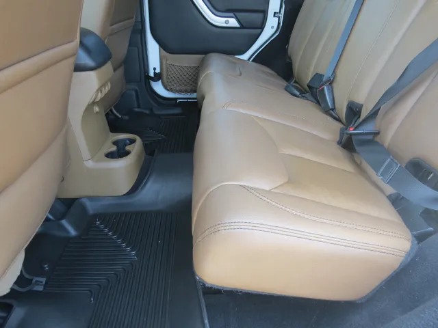 2014 Jeep Wrangler Unlimited Sahara photo 22