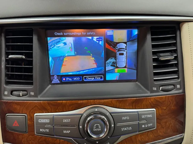 2015 Infiniti QX80 photo 12