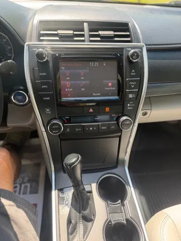 2016 Toyota Camry XLE Hybrid - Photo 34