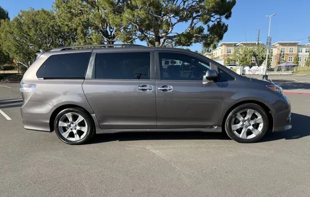 2013 Toyota Sienna SE - Photo 9