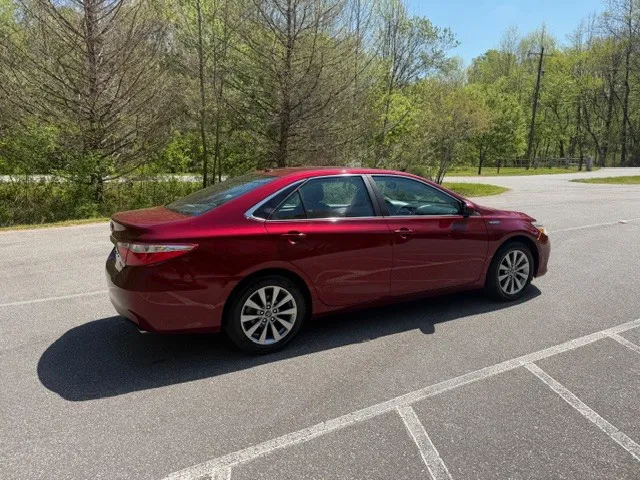 2016 Toyota Camry XLE Hybrid - Photo 12