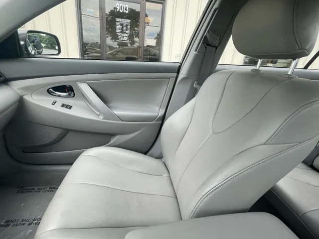 2010 Toyota Camry LE photo 15