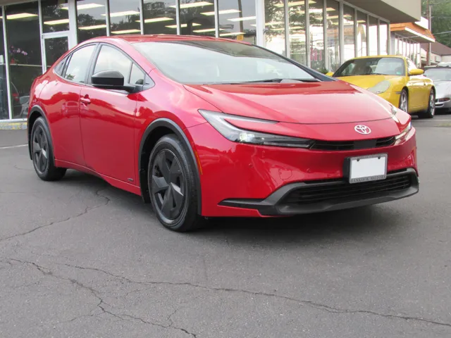 2023 Toyota Prius LE's photo