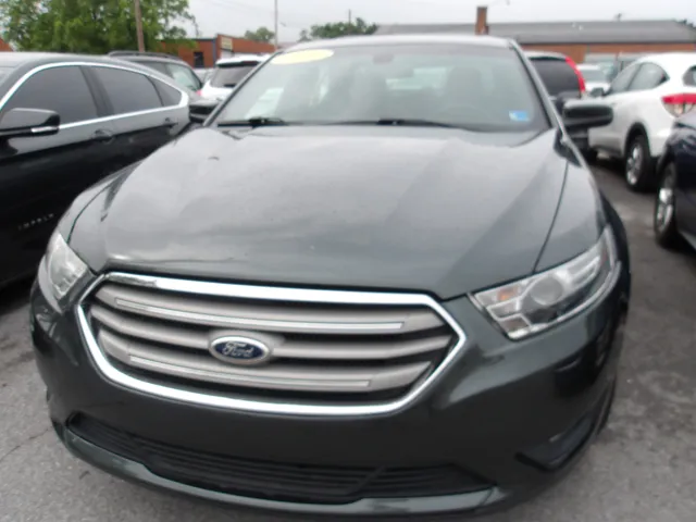 2016 Ford Taurus SEL FWD's photo