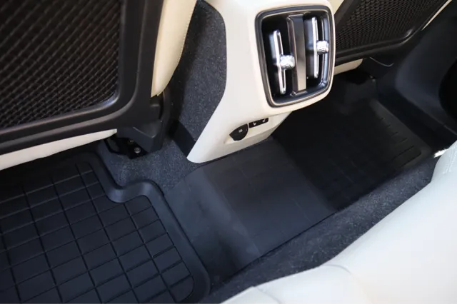 2023 Volvo XC40 Ultimate photo 22