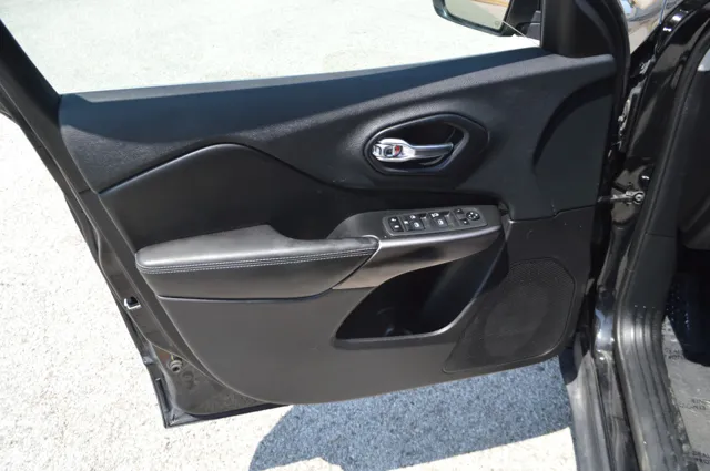 2019 Jeep Cherokee Latitude - Photo 11
