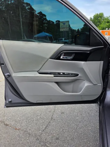2017 Honda Accord LX - Photo 9