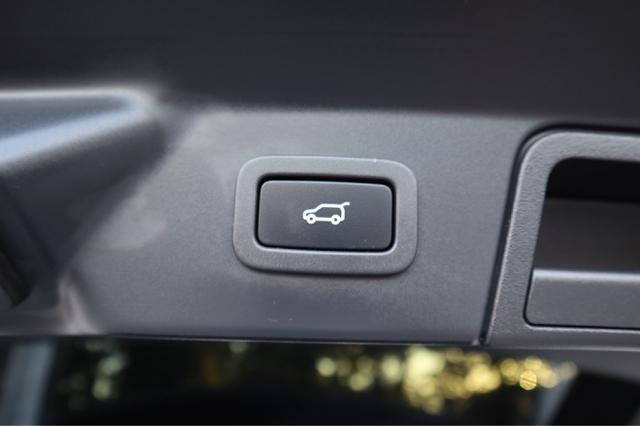 2020 Land Rover Range Rover Velar P250 S photo 22