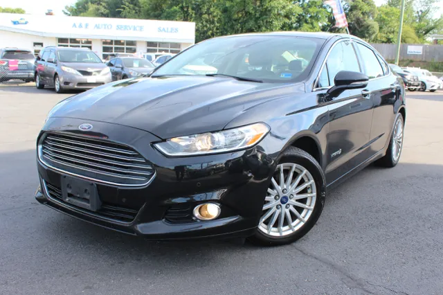 2014 Ford Fusion Titanium Hybrid's photo