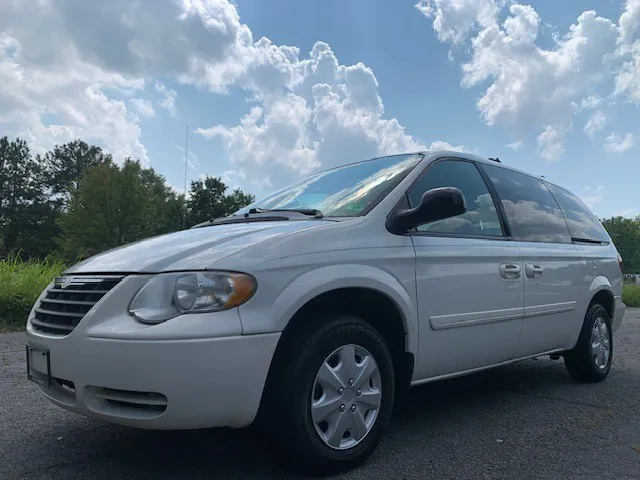 2006 Chrysler Town & Country LX photo 3
