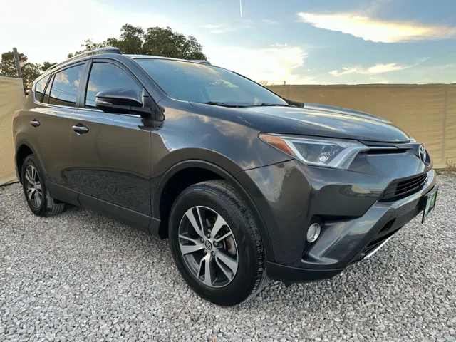 2016 Toyota RAV4 XLE's photo