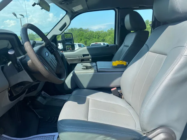 2016 Ford F-550 - Photo 10