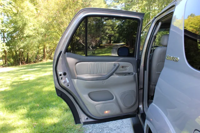 2001 Toyota Sequoia Limited - Photo 11