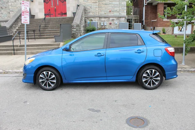 2010 Toyota Corolla Matrix L 4WD photo 8