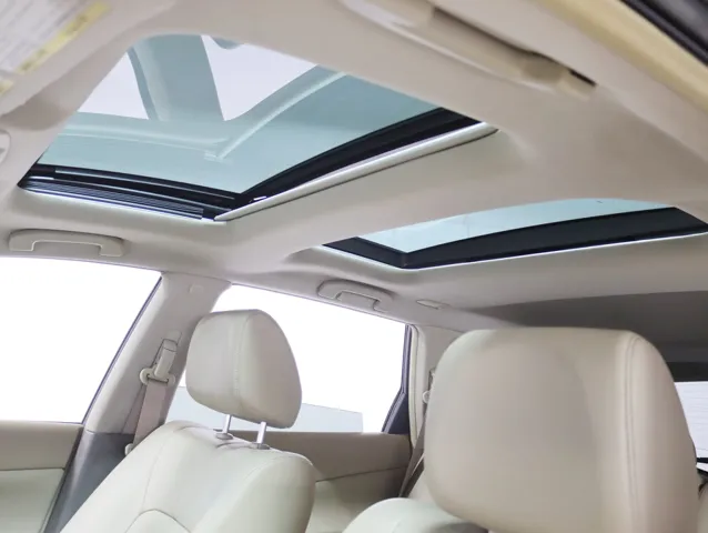 2011 Nissan Murano S photo 25