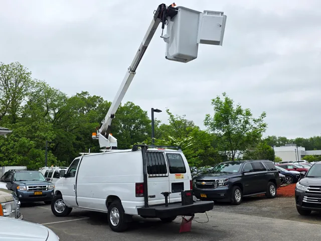 2005 Ford Econoline Van Commercial - Photo 10