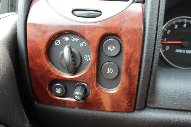 2008 GMC Envoy Denali - Photo 24