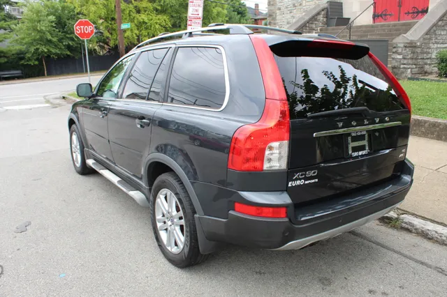 2010 Volvo XC90 AWD photo 8