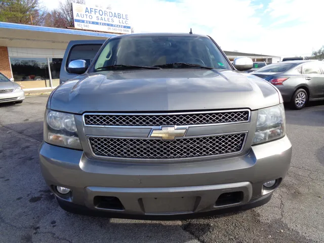2009 Chevrolet Suburban LTZ 1500 photo 2